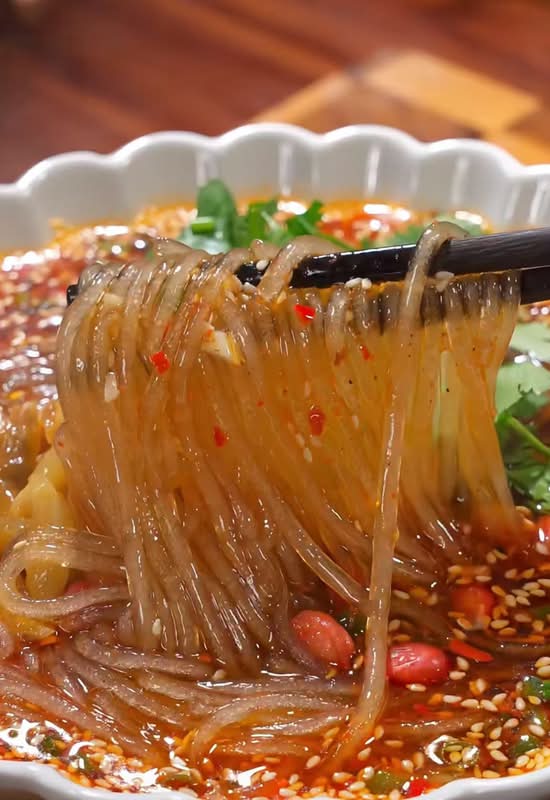 10. Hot and Sour Soup / 酸辣粉